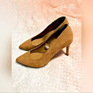 A.N.D size 6 1/2 W heels